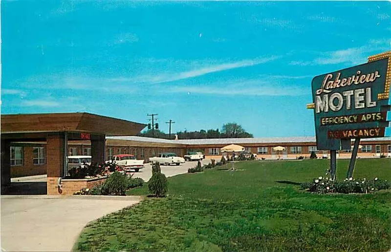 Lakeview Motel - Vintage Postcard (newer photo)